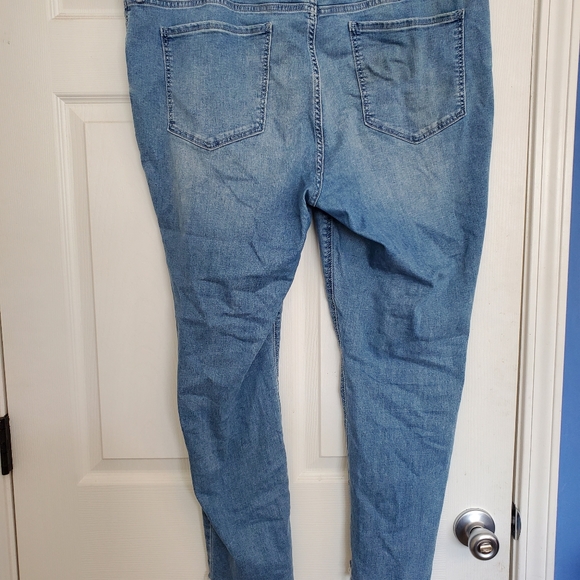 Old Navy Rockstar Skinny Jeans Raw Hem - Picture 2 of 5